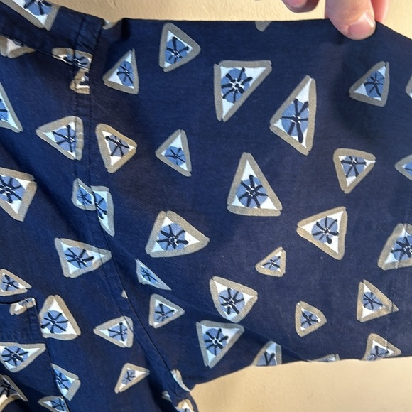 Haggar Casuals Botton Down Shirt - Picture 5 of 8